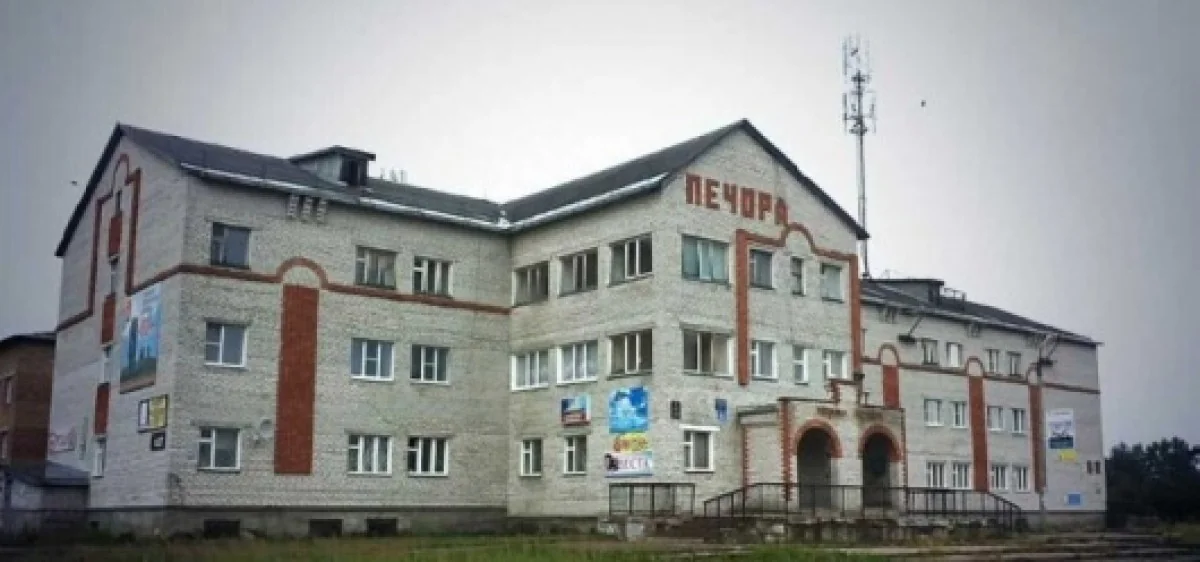 Печора, Троицко-Печорск: фасад гостиницы